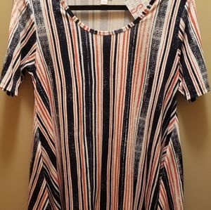 🇺🇲S Lularoe Perfect Tee NWTs